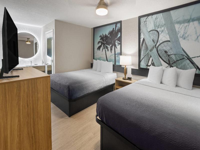 Super 8 by Wyndham Ellenton Bradenton Area image