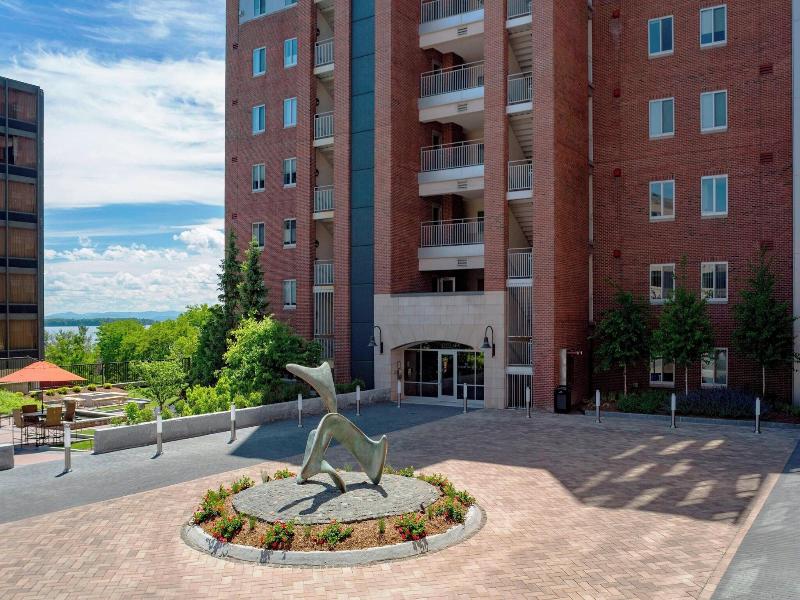 Courtyard Burlington Harbor image