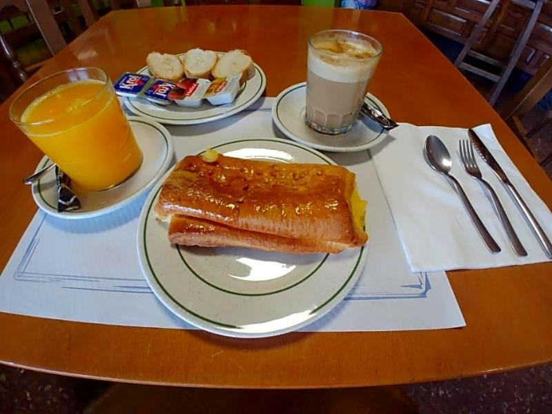 Hostal Hermanos Gutierrez image