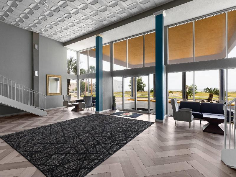Super 8 by Wyndham Biloxi image