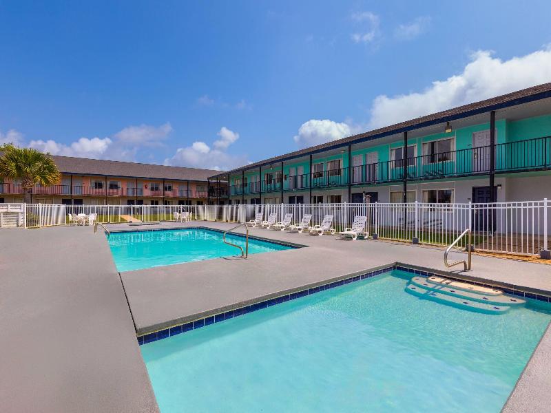 Super 8 by Wyndham Biloxi image
