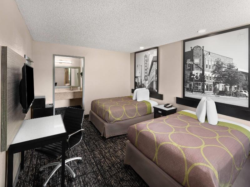 Super 8 by Wyndham Biloxi image