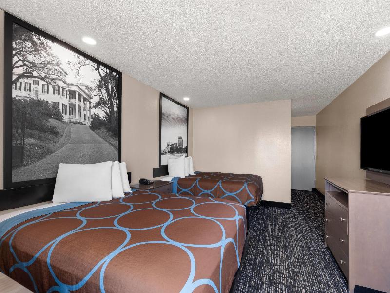 Super 8 by Wyndham Biloxi image