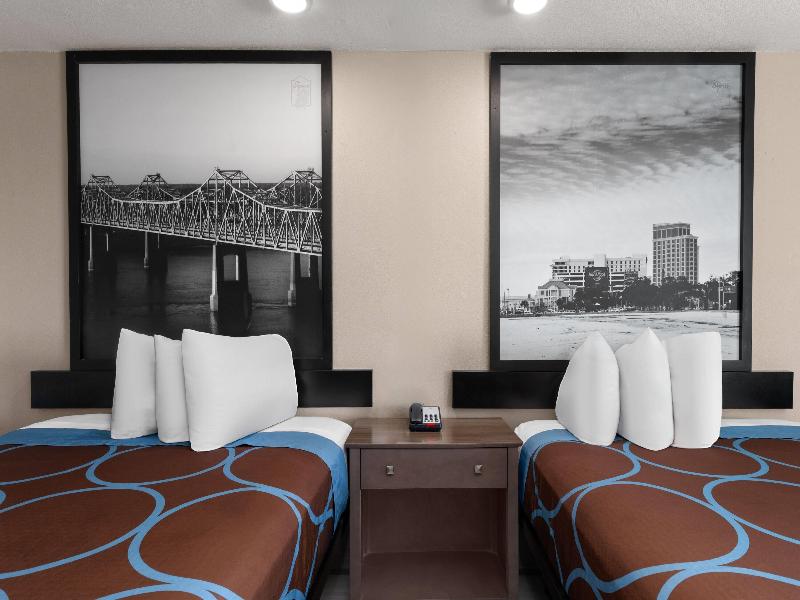 Super 8 by Wyndham Biloxi image