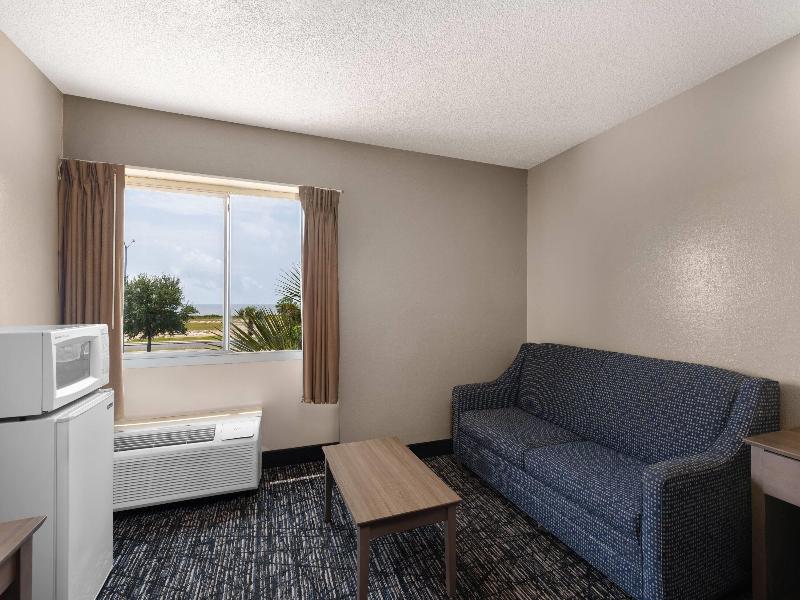 Super 8 by Wyndham Biloxi image