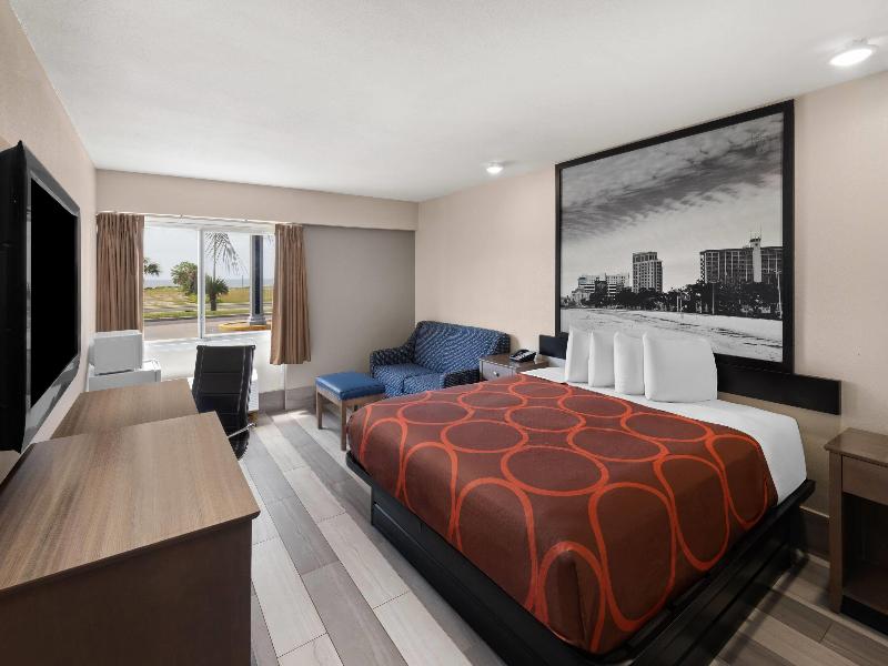 Super 8 by Wyndham Biloxi image