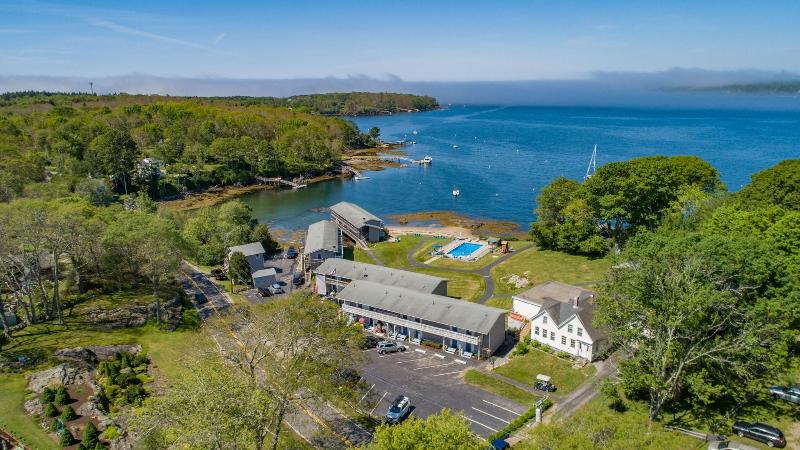 Smugglers Cove Inn Oceanfront Resort image