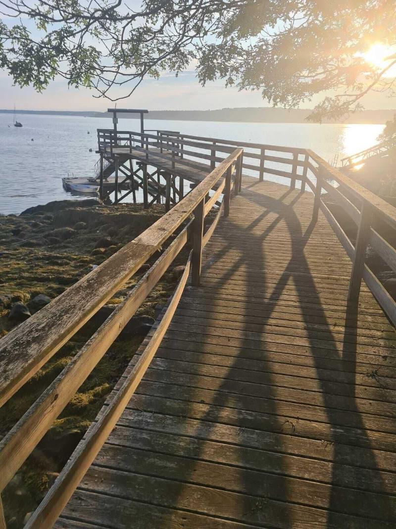Smugglers Cove Inn Oceanfront Resort image
