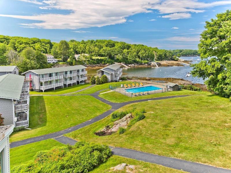 Smugglers Cove Inn Oceanfront Resort image