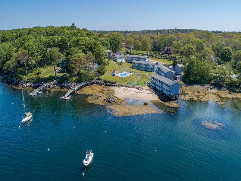 Smugglers Cove Inn Oceanfront Resort image