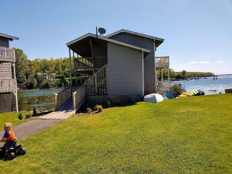 Smugglers Cove Inn Oceanfront Resort image