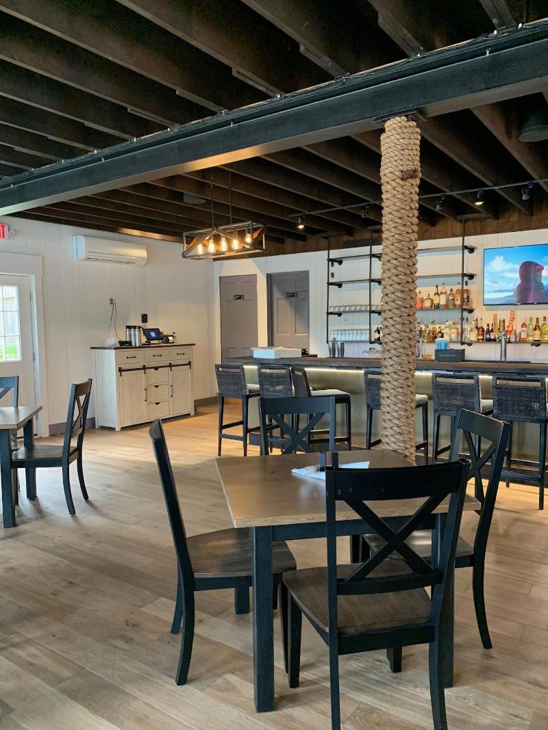 Smugglers Cove Inn Oceanfront Resort image