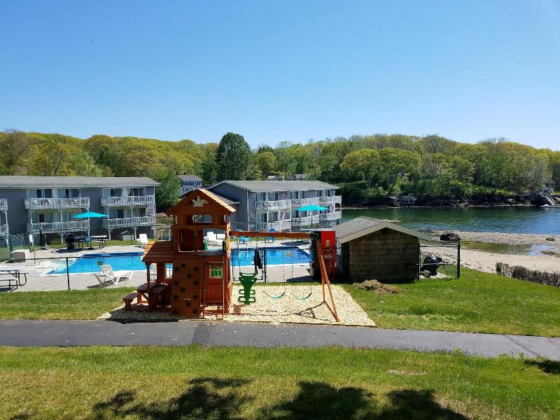 Smugglers Cove Inn Oceanfront Resort image