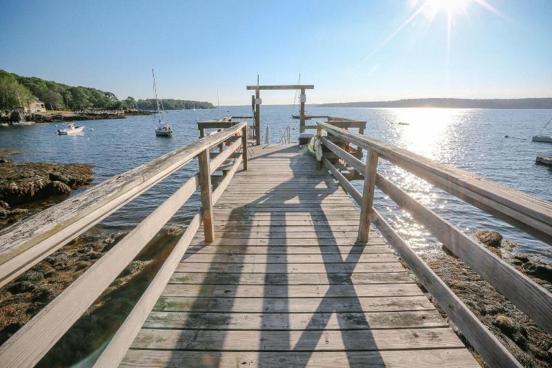 Smugglers Cove Inn Oceanfront Resort image