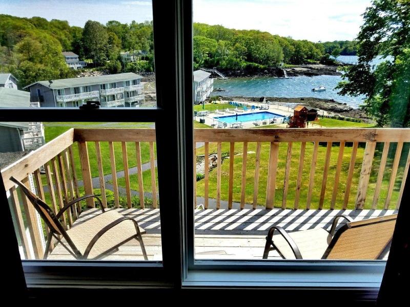 Smugglers Cove Inn Oceanfront Resort image