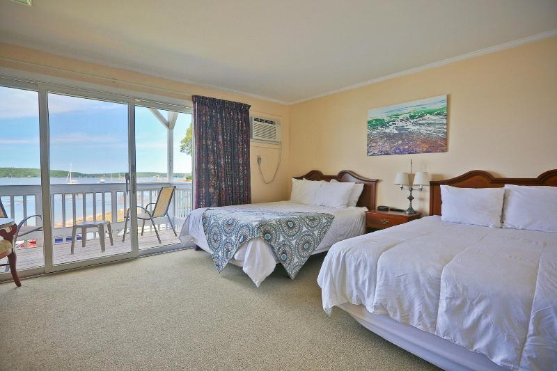 Smugglers Cove Inn Oceanfront Resort image