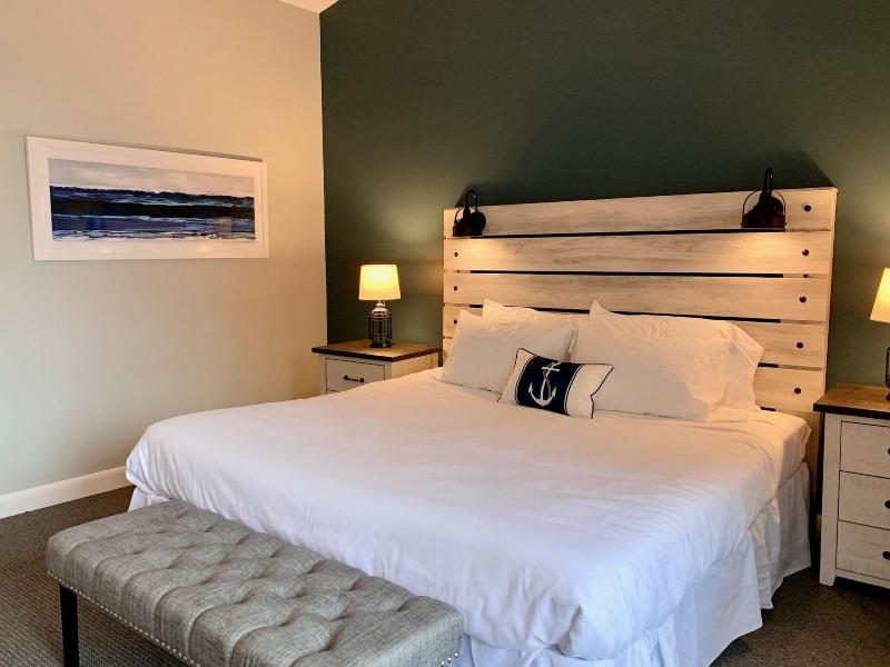 Smugglers Cove Inn Oceanfront Resort image