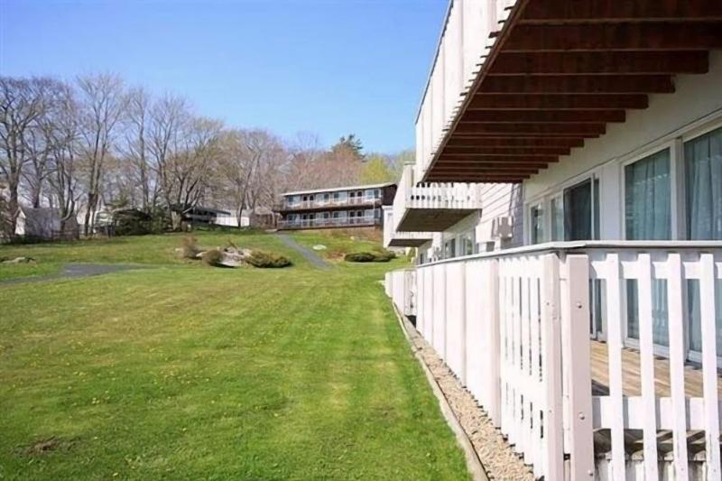 Smugglers Cove Inn Oceanfront Resort image