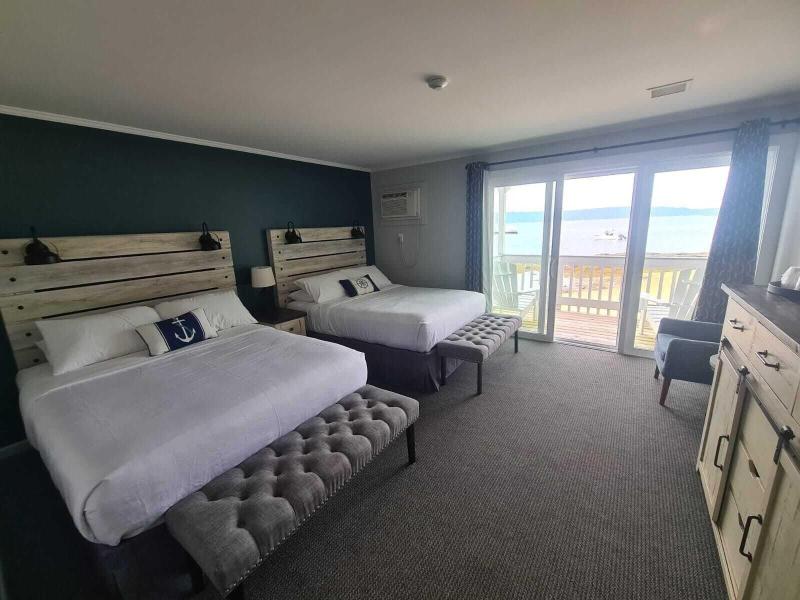 Smugglers Cove Inn Oceanfront Resort image