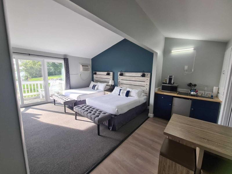 Smugglers Cove Inn Oceanfront Resort image