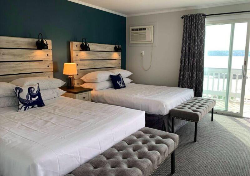 Smugglers Cove Inn Oceanfront Resort image