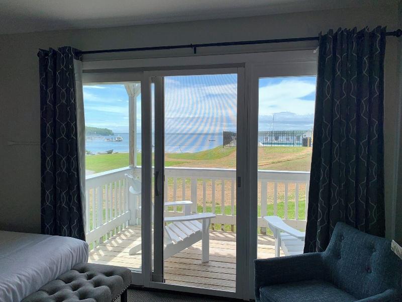 Smugglers Cove Inn Oceanfront Resort image