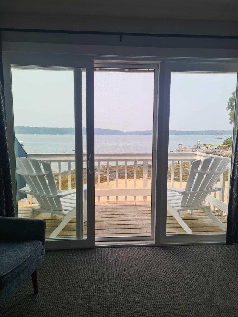 Smugglers Cove Inn Oceanfront Resort image