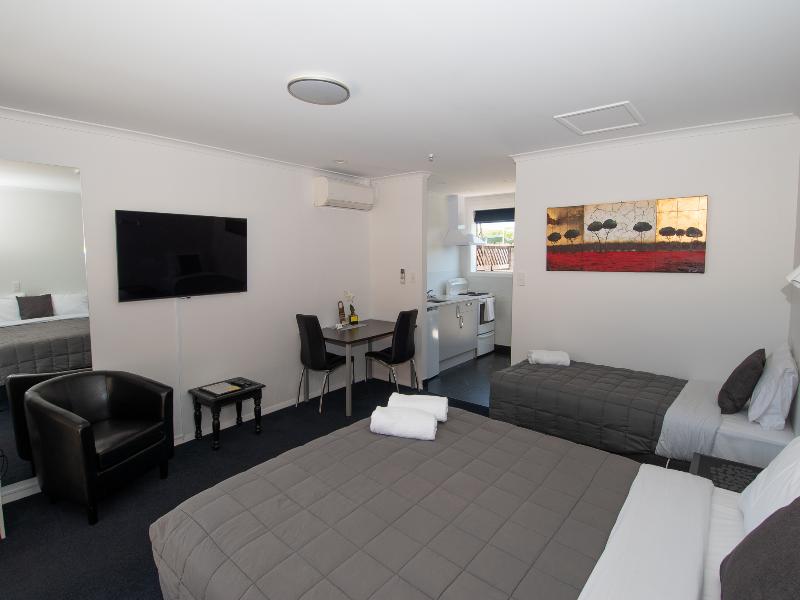 Middle Park Motel image
