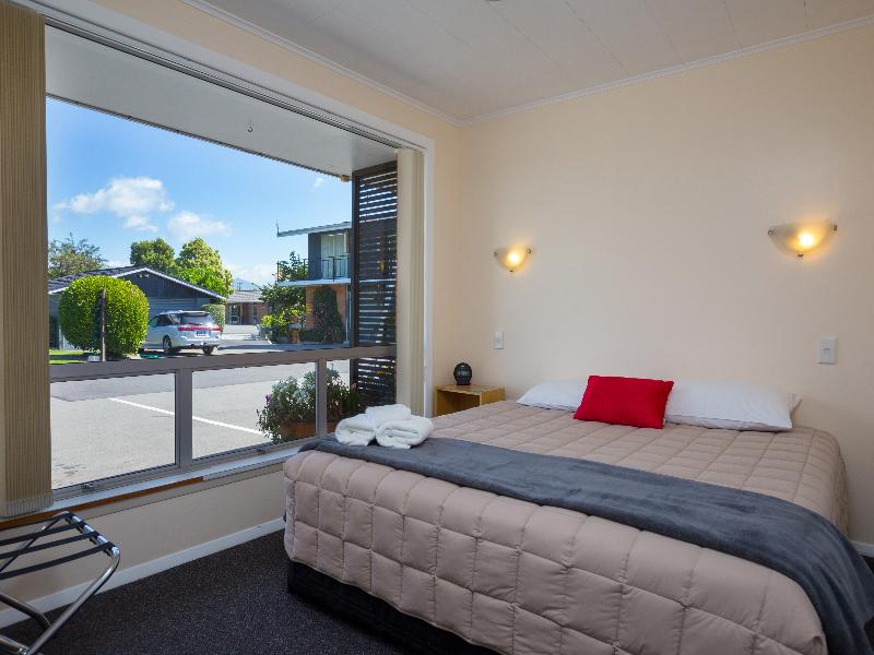 Middle Park Motel image