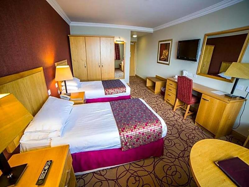 Curran Court Hotel image