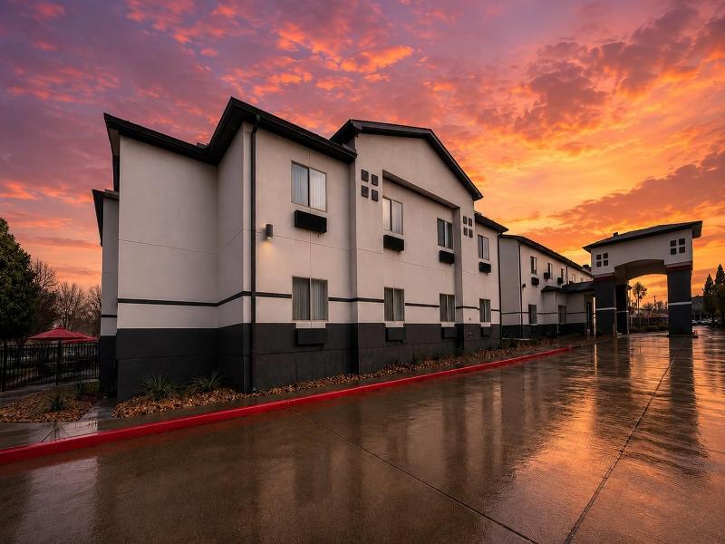 Super 8 by Wyndham Brenham TX image