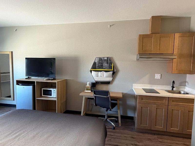 Super 8 by Wyndham Brenham TX image