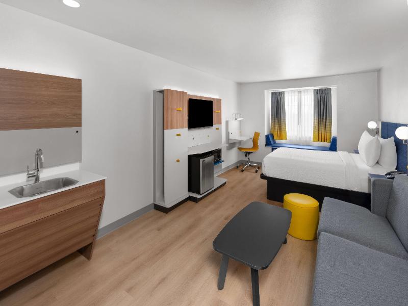 Microtel Inn & Suites By Wyndham Baton Rouge Airp image