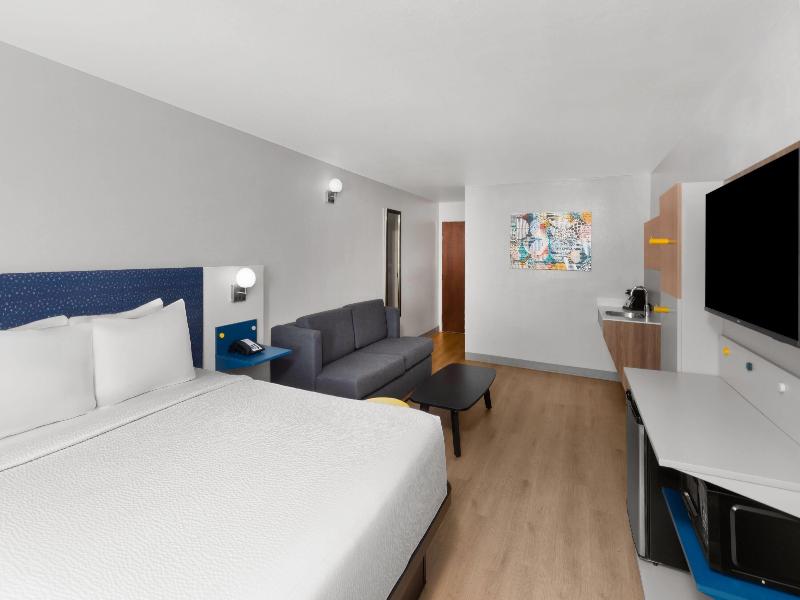 Microtel Inn & Suites By Wyndham Baton Rouge Airp image