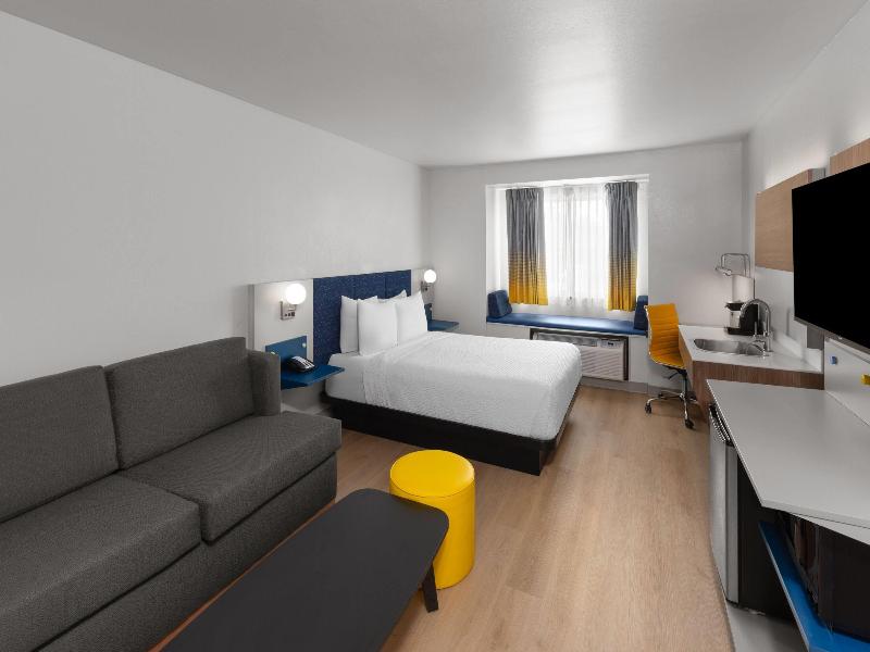 Microtel Inn & Suites By Wyndham Baton Rouge Airp image