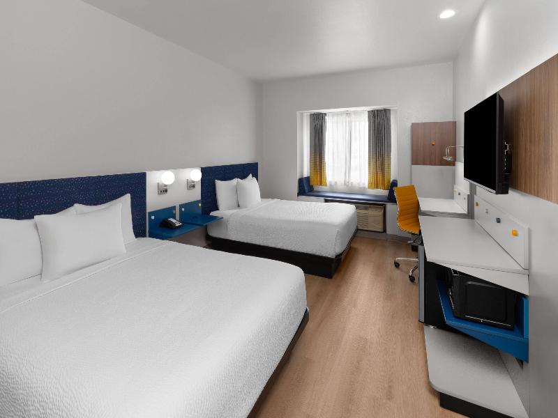 Microtel Inn & Suites By Wyndham Baton Rouge Airp image