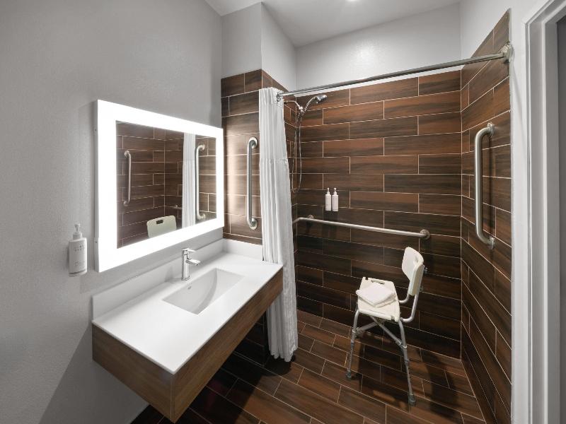 Microtel Inn & Suites By Wyndham Baton Rouge Airp image