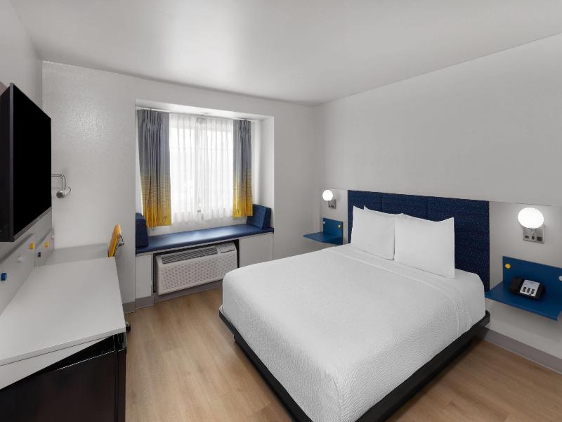 Microtel Inn & Suites By Wyndham Baton Rouge Airp image