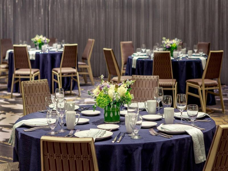 Sheraton Commander image