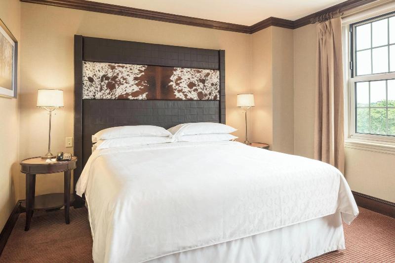 Sheraton Commander image
