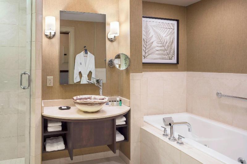 Sheraton Commander image
