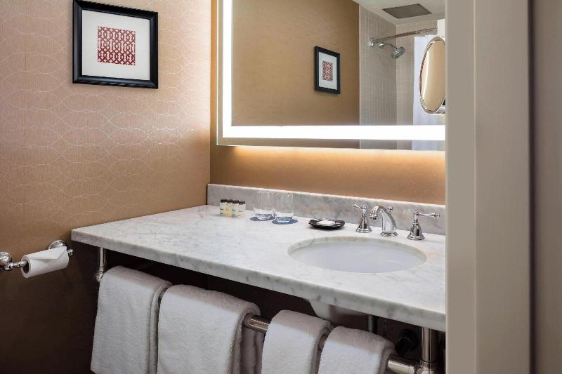 Sheraton Commander image