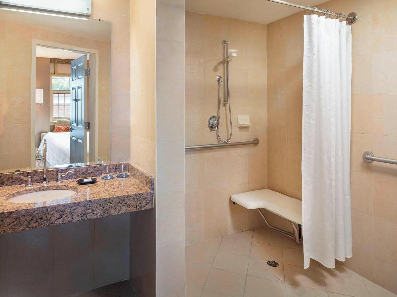 Sheraton Commander image