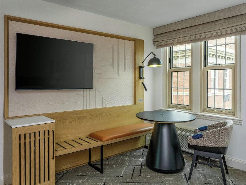 Sheraton Commander image