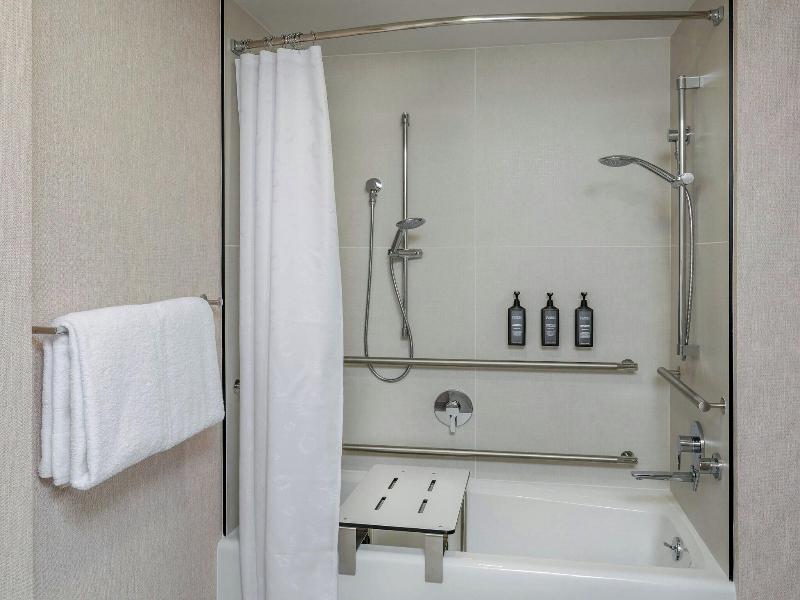Sheraton Commander image
