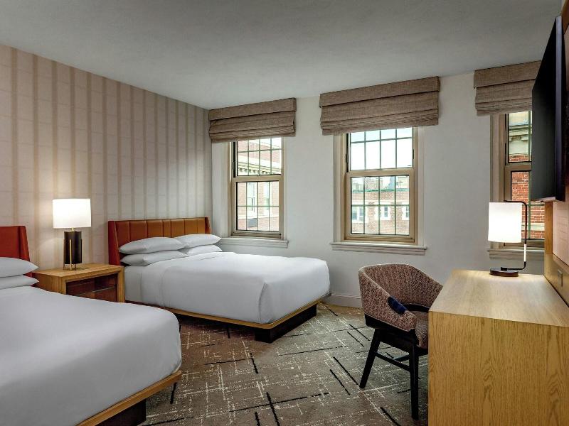 Sheraton Commander image