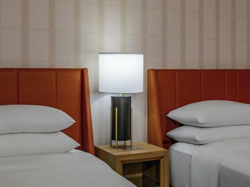 Sheraton Commander image