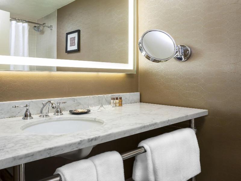 Sheraton Commander image