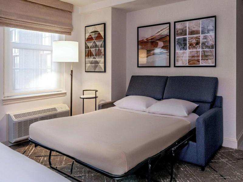 Sheraton Commander image