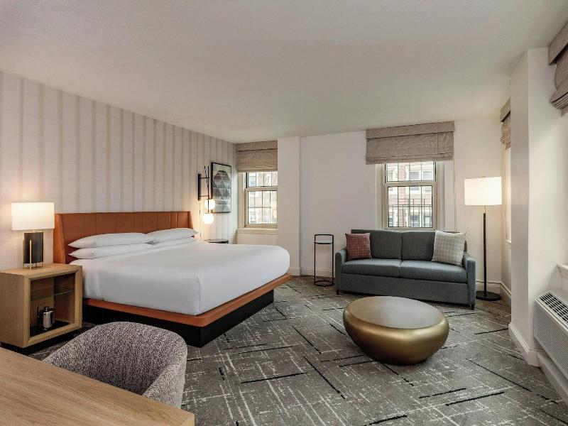 Sheraton Commander image